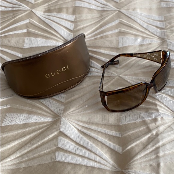 Gucci Women’s Sunglasses slightly worn - Picture 1 of 17